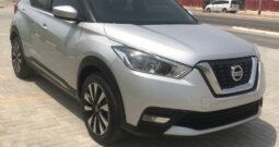 NISSAN KICKS SILVER 2018 MID