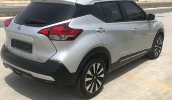 NISSAN KICKS SILVER 2018 MID full
