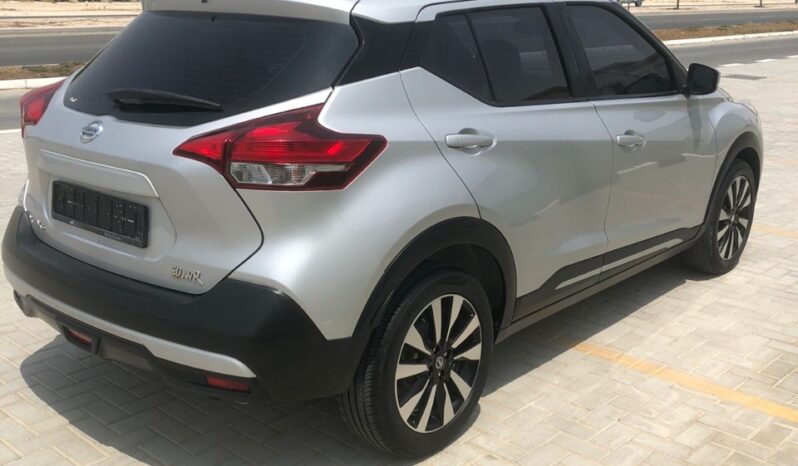 NISSAN KICKS SILVER 2018 MID full
