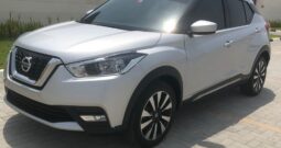 NISSAN KICKS SILVER 2018 MID