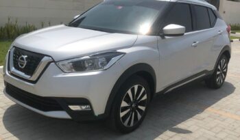 NISSAN KICKS SILVER 2018 MID full
