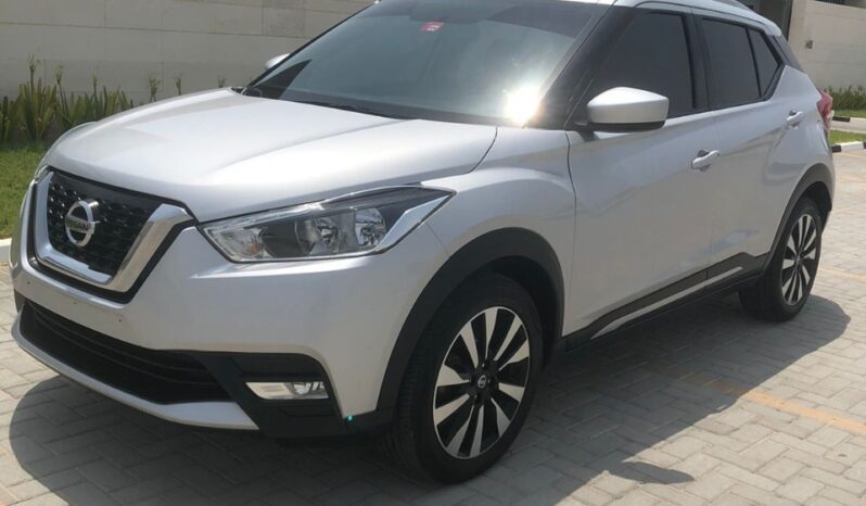 NISSAN KICKS SILVER 2018 MID full