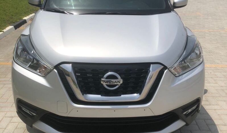 NISSAN KICKS SILVER 2018 MID full