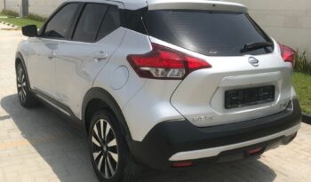 NISSAN KICKS SILVER 2018 MID full