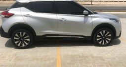 NISSAN KICKS SILVER 2018 MID