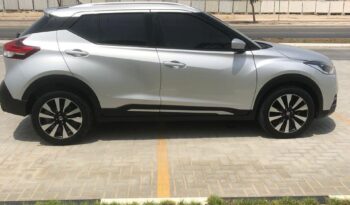 NISSAN KICKS SILVER 2018 MID full