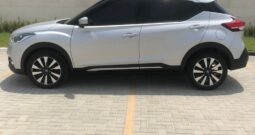 NISSAN KICKS SILVER 2018 MID