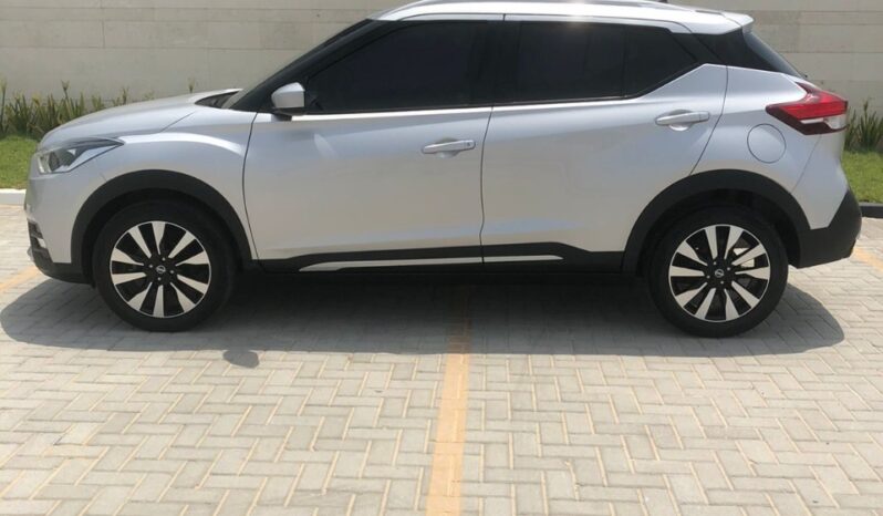 NISSAN KICKS SILVER 2018 MID full