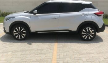 NISSAN KICKS SILVER 2018 MID full