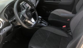 NISSAN KICKS SILVER 2018 MID full